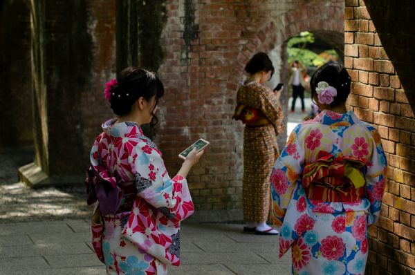 7 kimonos pour femmes alliant style et confort quotidien